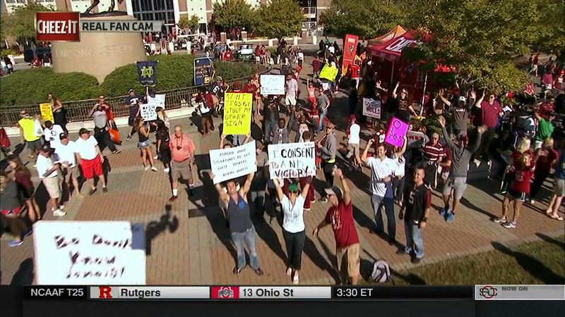 Illustration for article titled Rape Jokes Everywhere: Your College GameDay Sign Roundup
